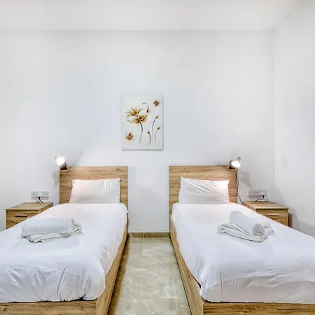 Daire New Penthouse! Walking Distance To The Three Cities By Sf Homes Il-Fgura