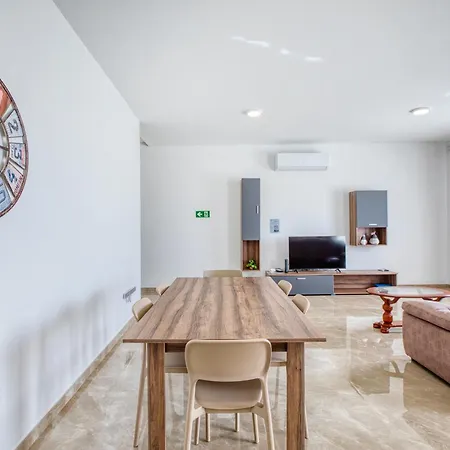 Daire New Penthouse! Walking Distance To The Three Cities By Sf Homes *