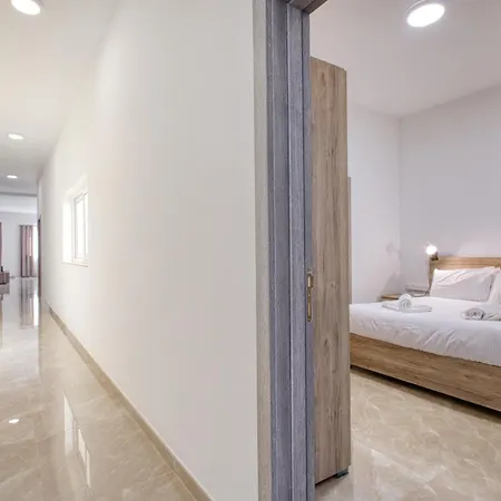 New Penthouse! Walking Distance To The Three Cities By Sf Homes