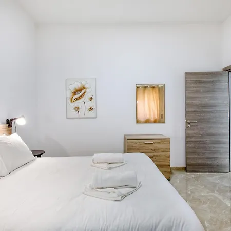 New Penthouse! Walking Distance To The Three Cities By Sf Homes Apartment Fgura
