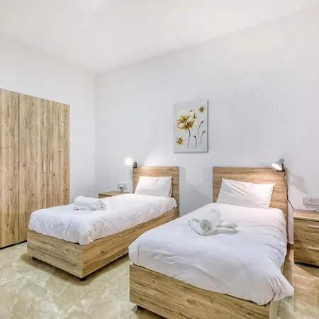 New Penthouse! Walking Distance To The Three Cities By Sf Homes Fgura