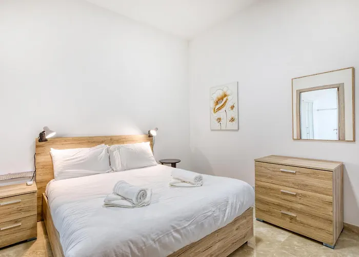 New Penthouse! Walking Distance To The Three Cities By Sf Homes Apartment