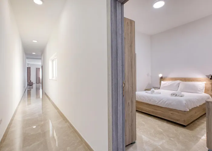 New Penthouse! Walking Distance To The Three Cities By Sf Homes